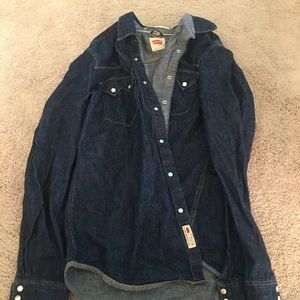 Levi’s button up. Size M.